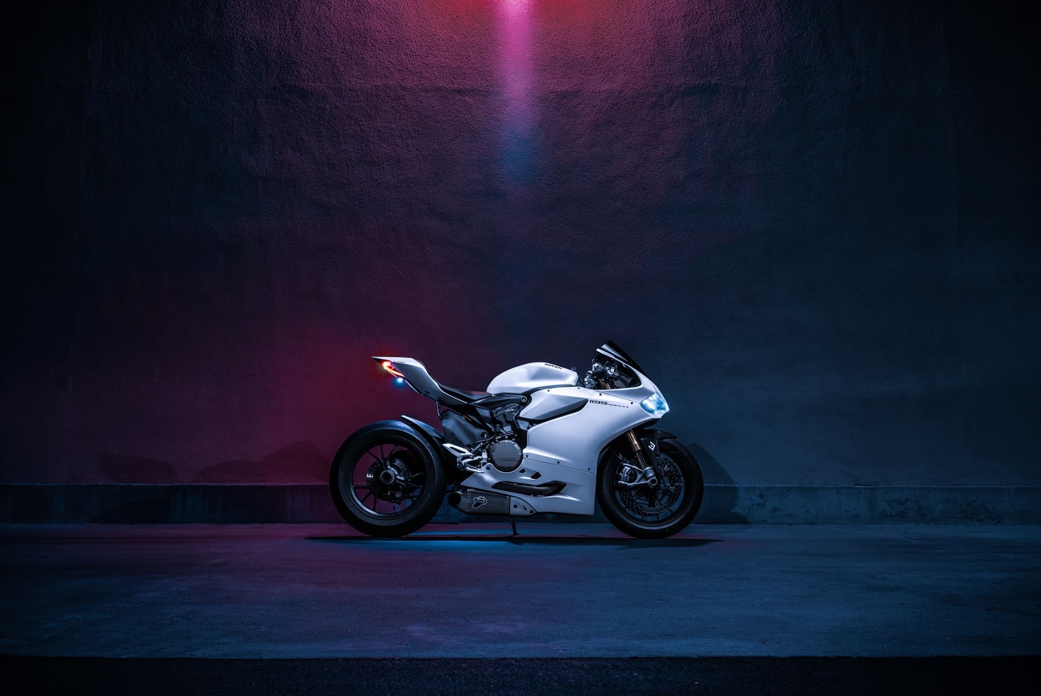 ducati_1199s_panigale_motorcycle_100732_2048x1371